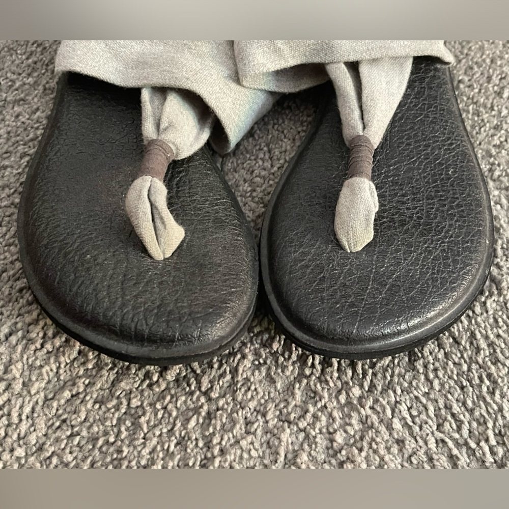 SANUK YOGA SLING 2. Toe sandals for Yoga or Beach or ??? Gray. 9.5” long-US 7/8. - Picture 6 of 7